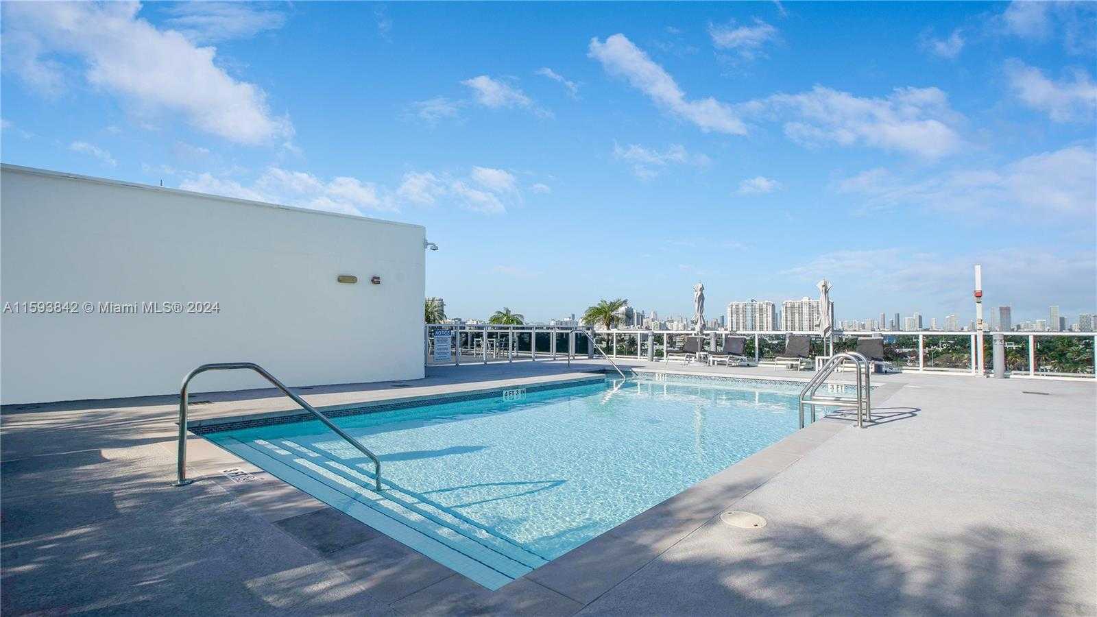 Small Image of 2001 MERIDIAN AVE #516, Miami Beach Number 19