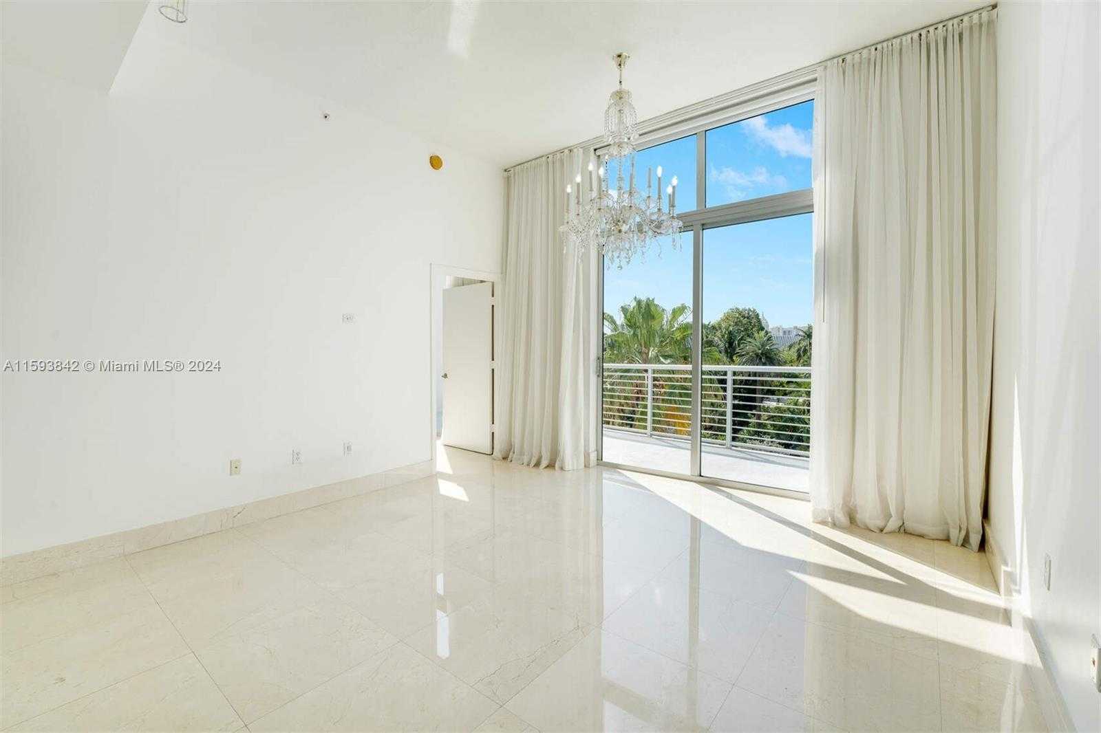 Small Image of 2001 MERIDIAN AVE #516, Miami Beach Number 3