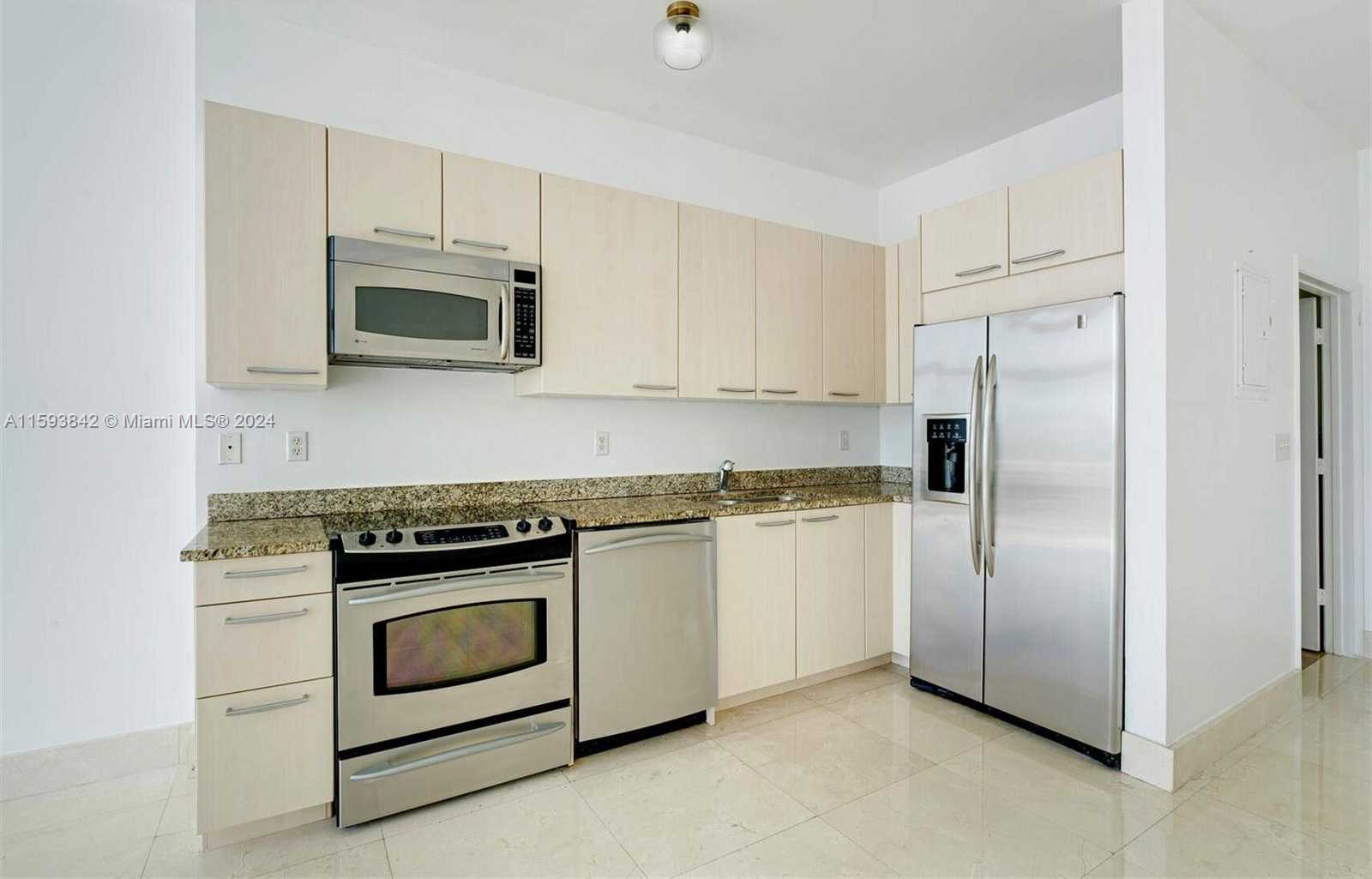 Small Image of 2001 MERIDIAN AVE #516, Miami Beach Number 4