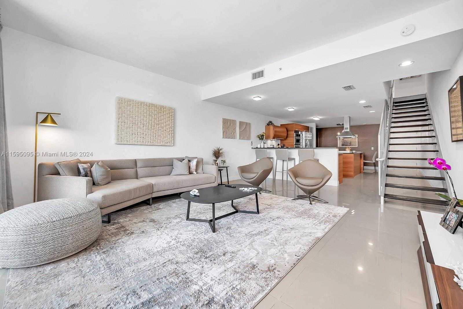 Small Image of Aventura Number 12