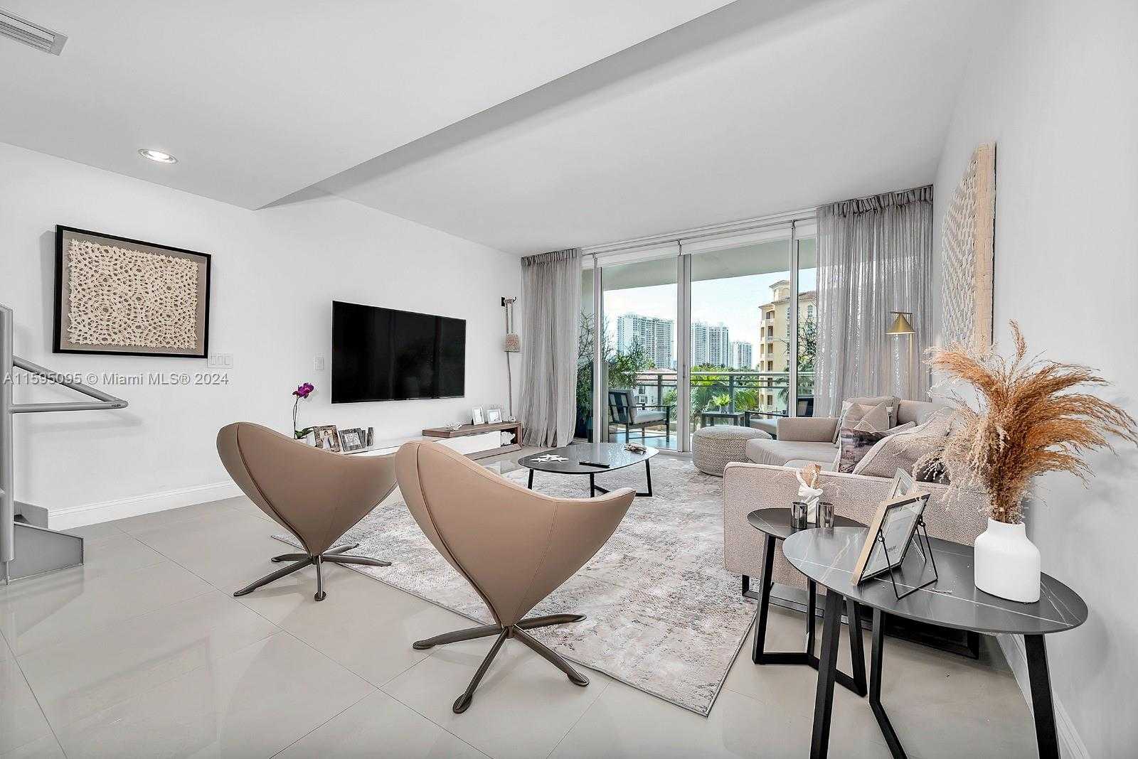 Small Image of Aventura Number 13