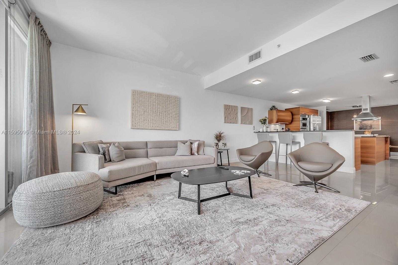 Small Image of Aventura Number 14
