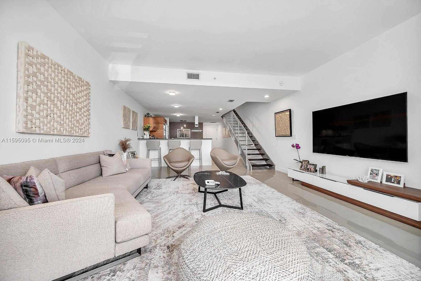 Small Image of Aventura Number 15