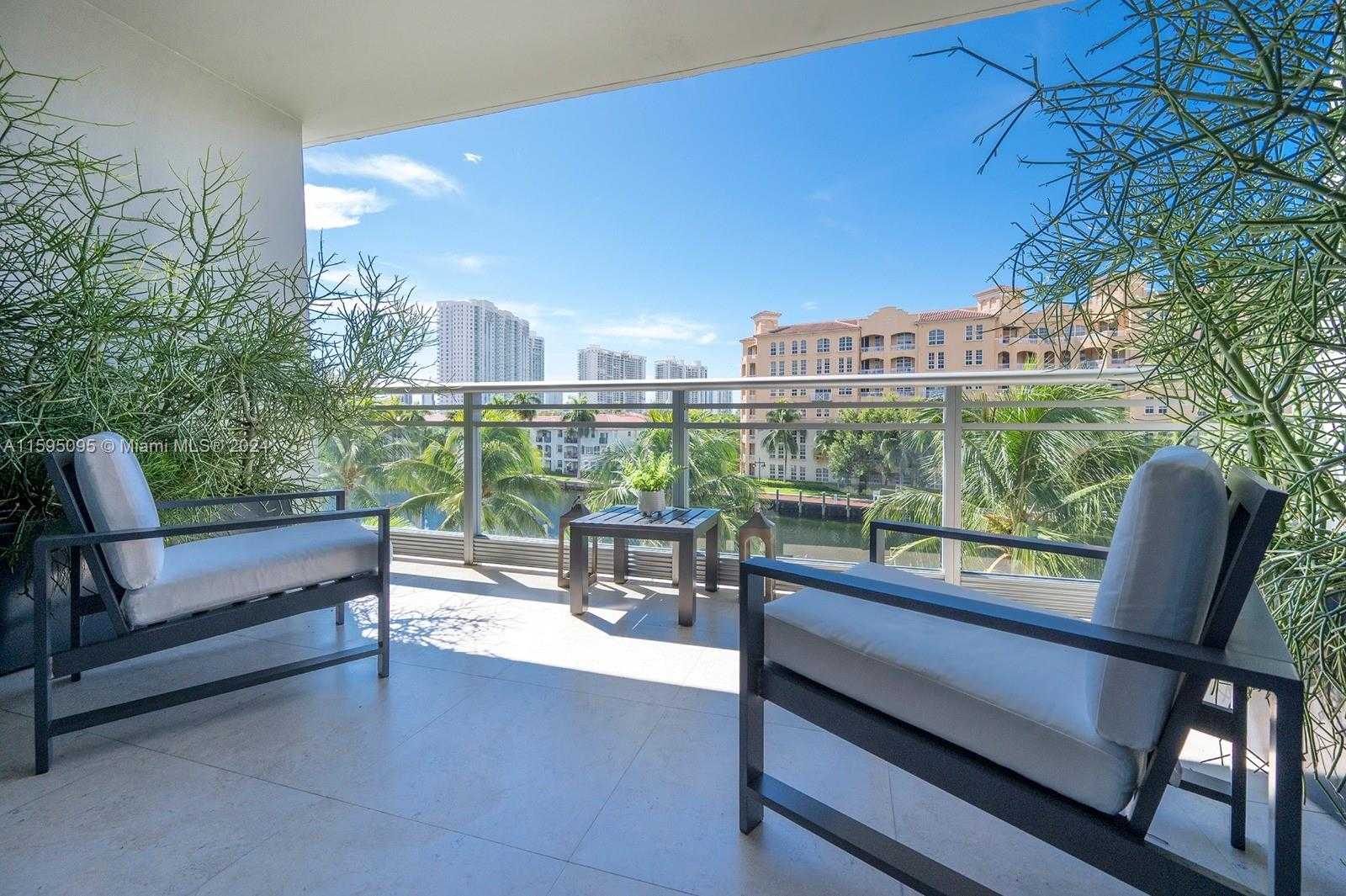 Small Image of Aventura Number 16