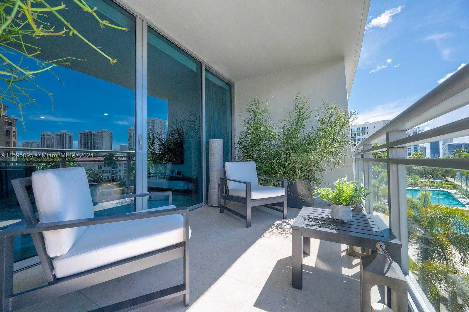 Small Image of Aventura Number 17