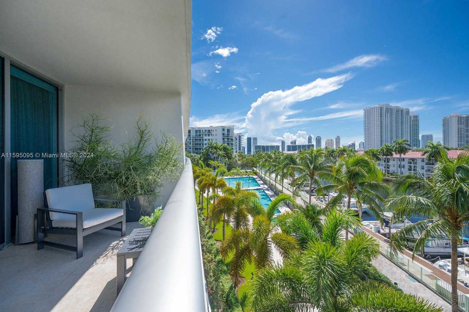 Small Image of Aventura Number 18
