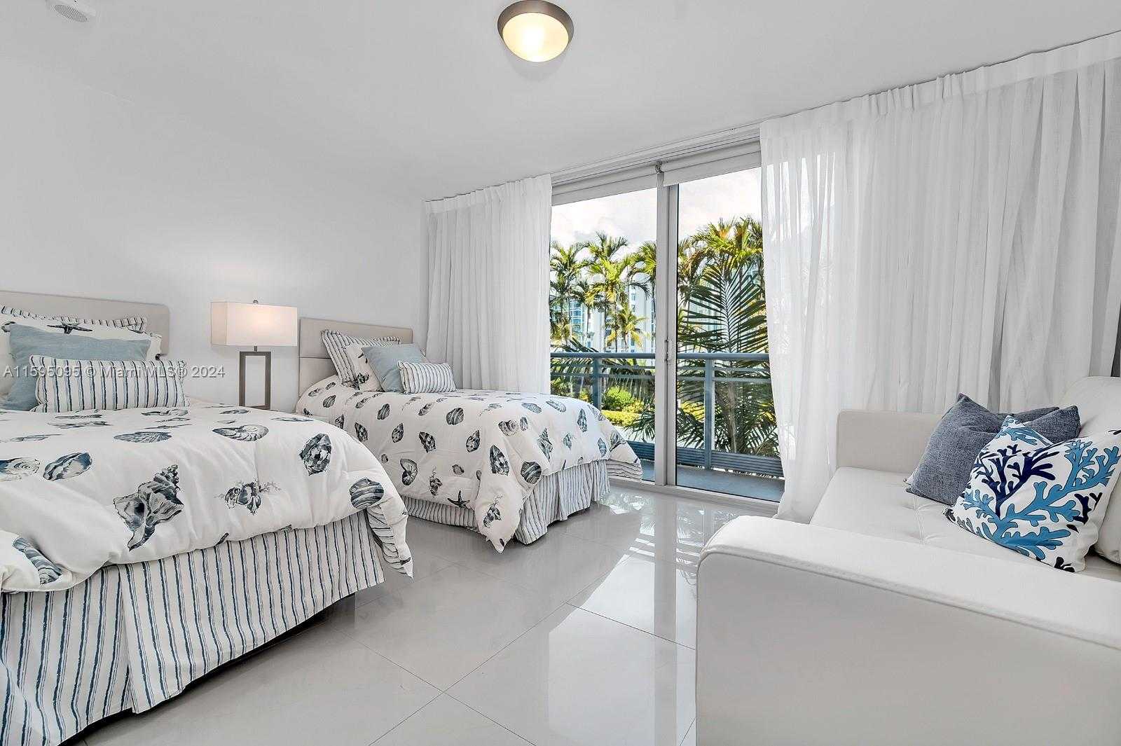 Small Image of Aventura Number 22