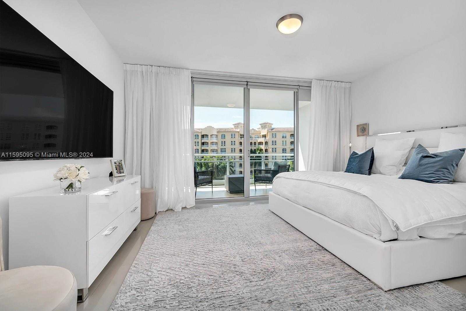 Small Image of Aventura Number 27