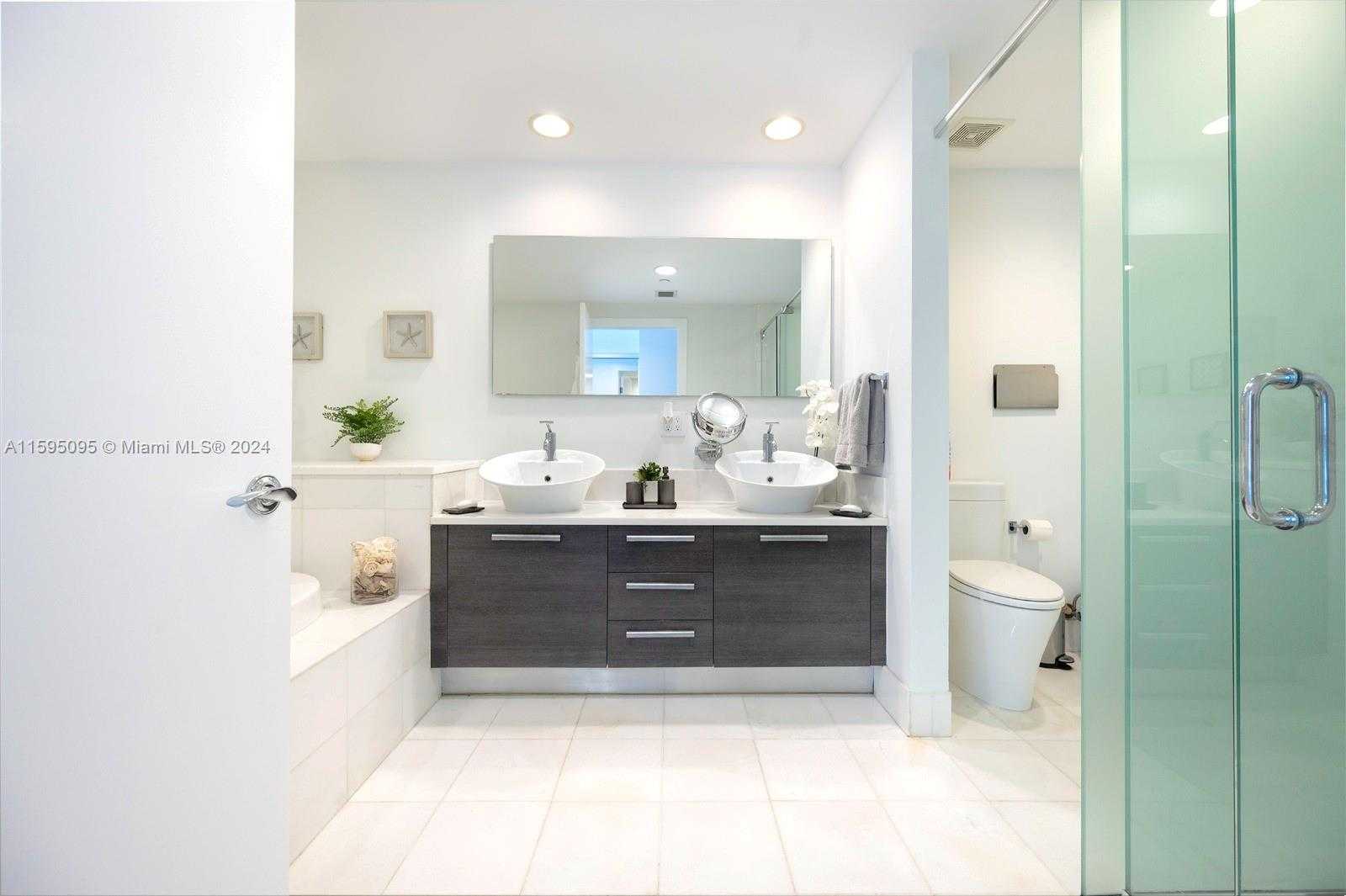 Small Image of Aventura Number 29