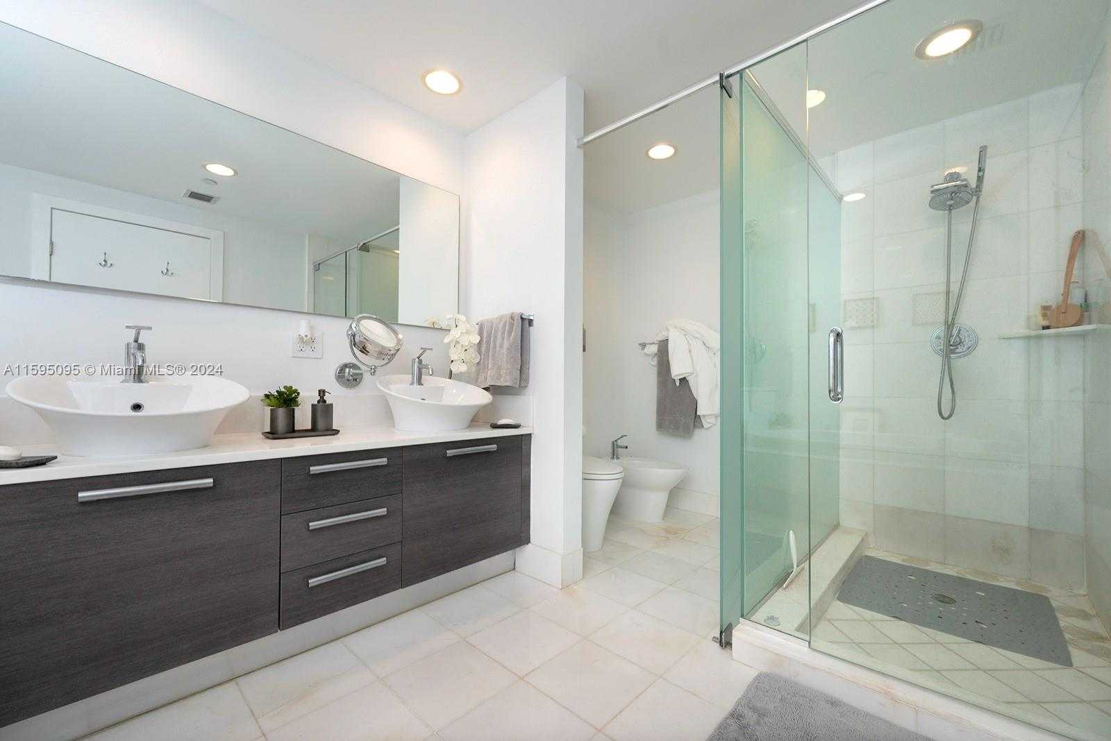 Small Image of Aventura Number 31
