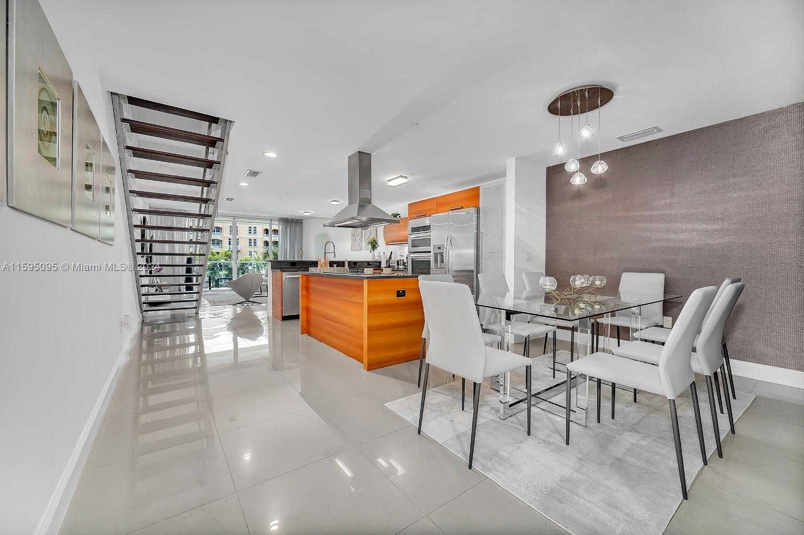 Small Image of Aventura Number 4
