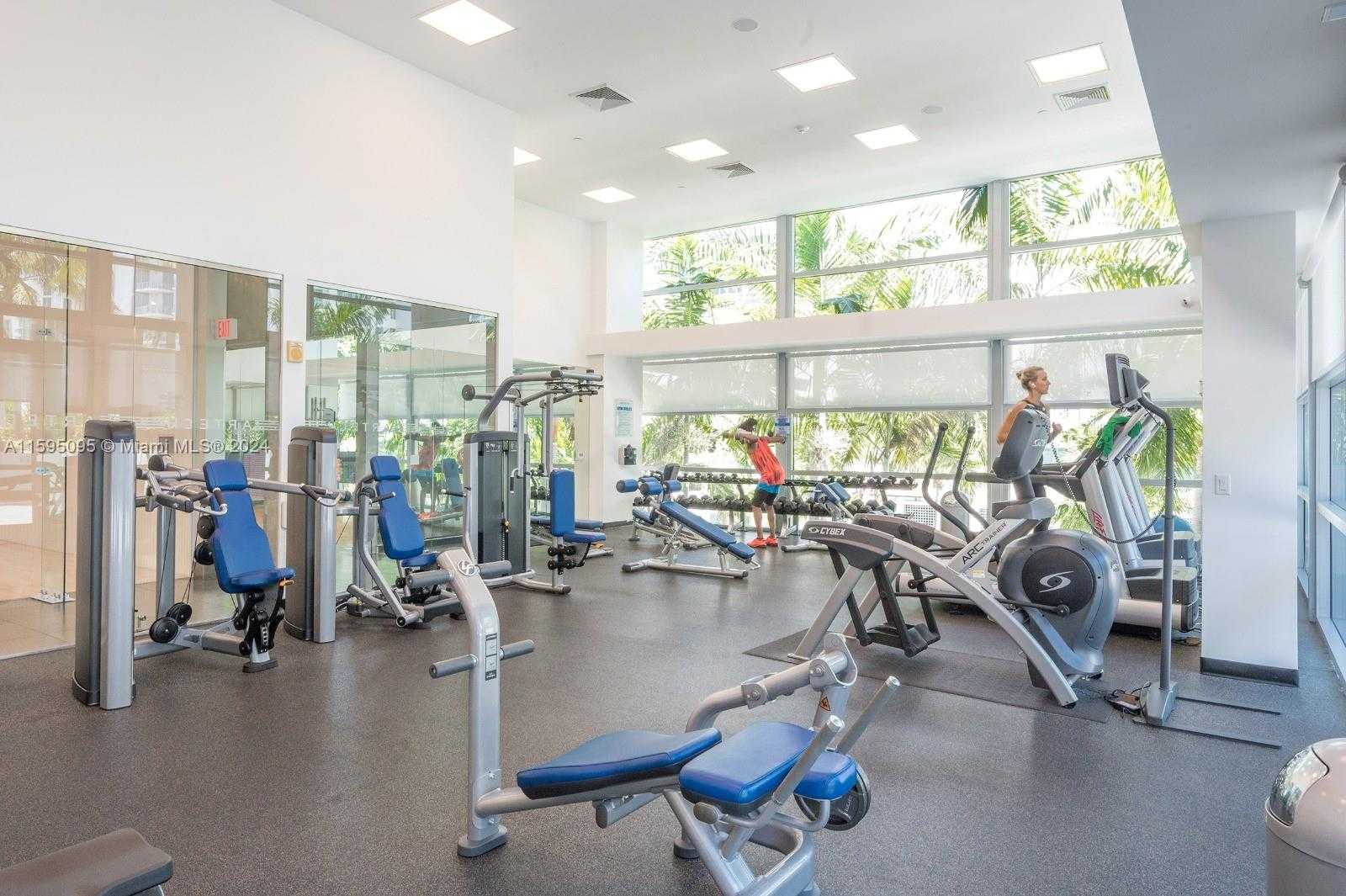 Small Image of Aventura Number 40
