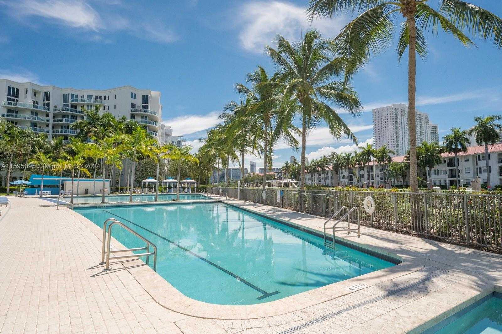 Small Image of Aventura Number 44