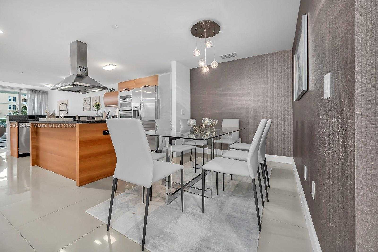 Small Image of Aventura Number 5