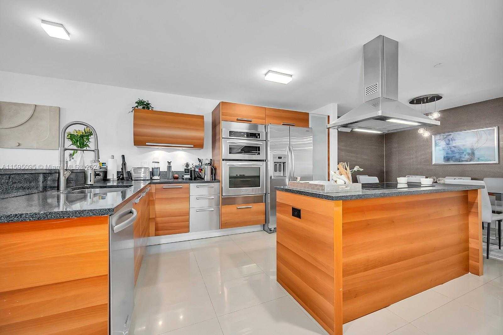 Small Image of Aventura Number 9