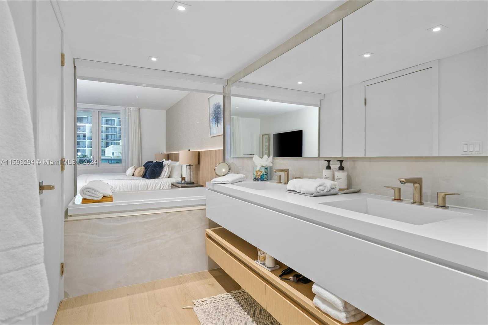 Small Image of 2301 COLLINS AVE #407, Miami Beach Number 36