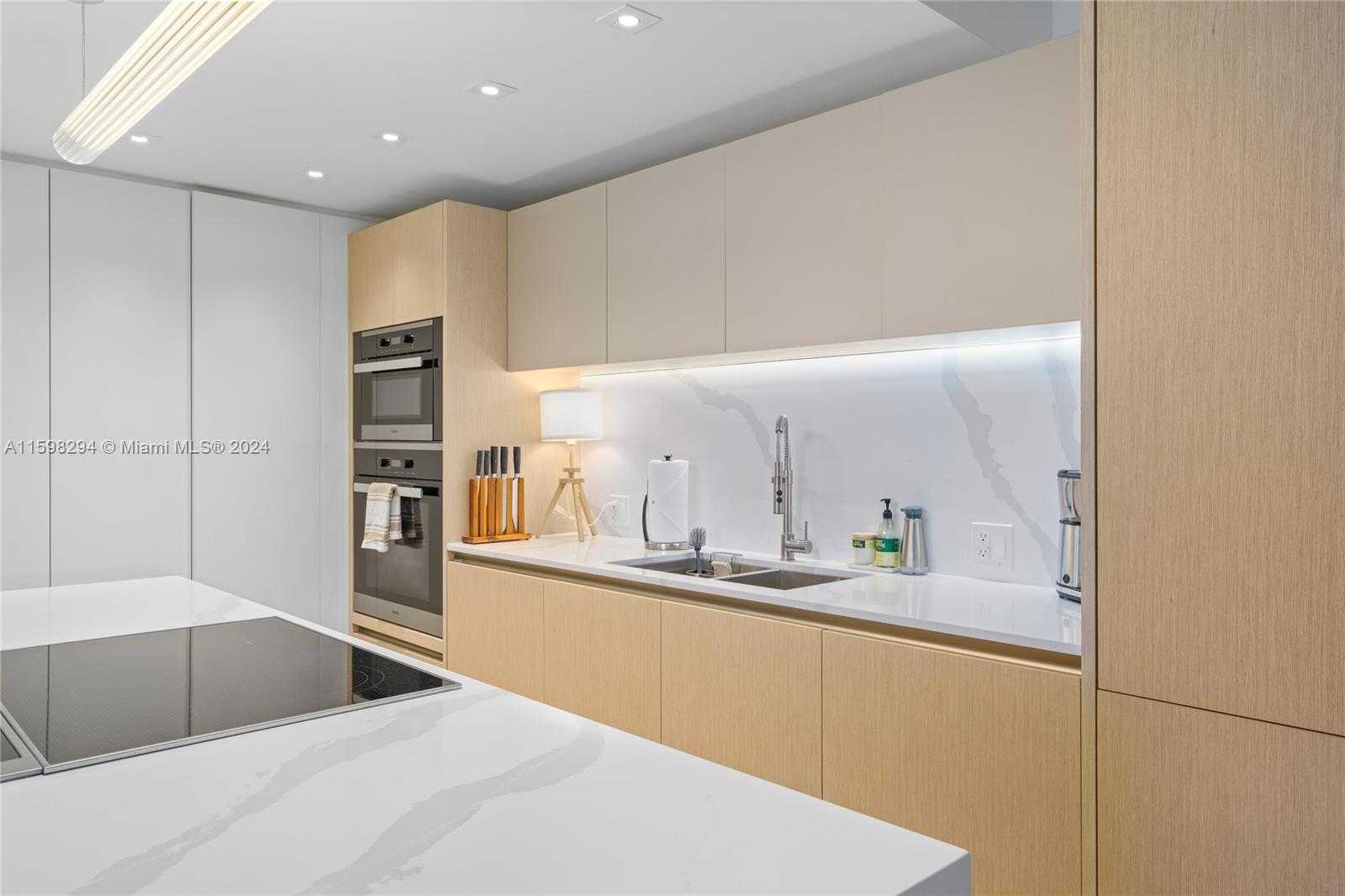 Small Image of 2301 COLLINS AVE #407, Miami Beach Number 7
