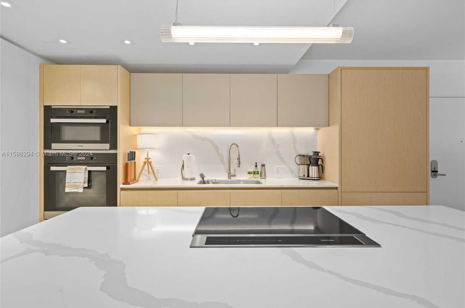 Small Image of 2301 COLLINS AVE #407, Miami Beach Number 9