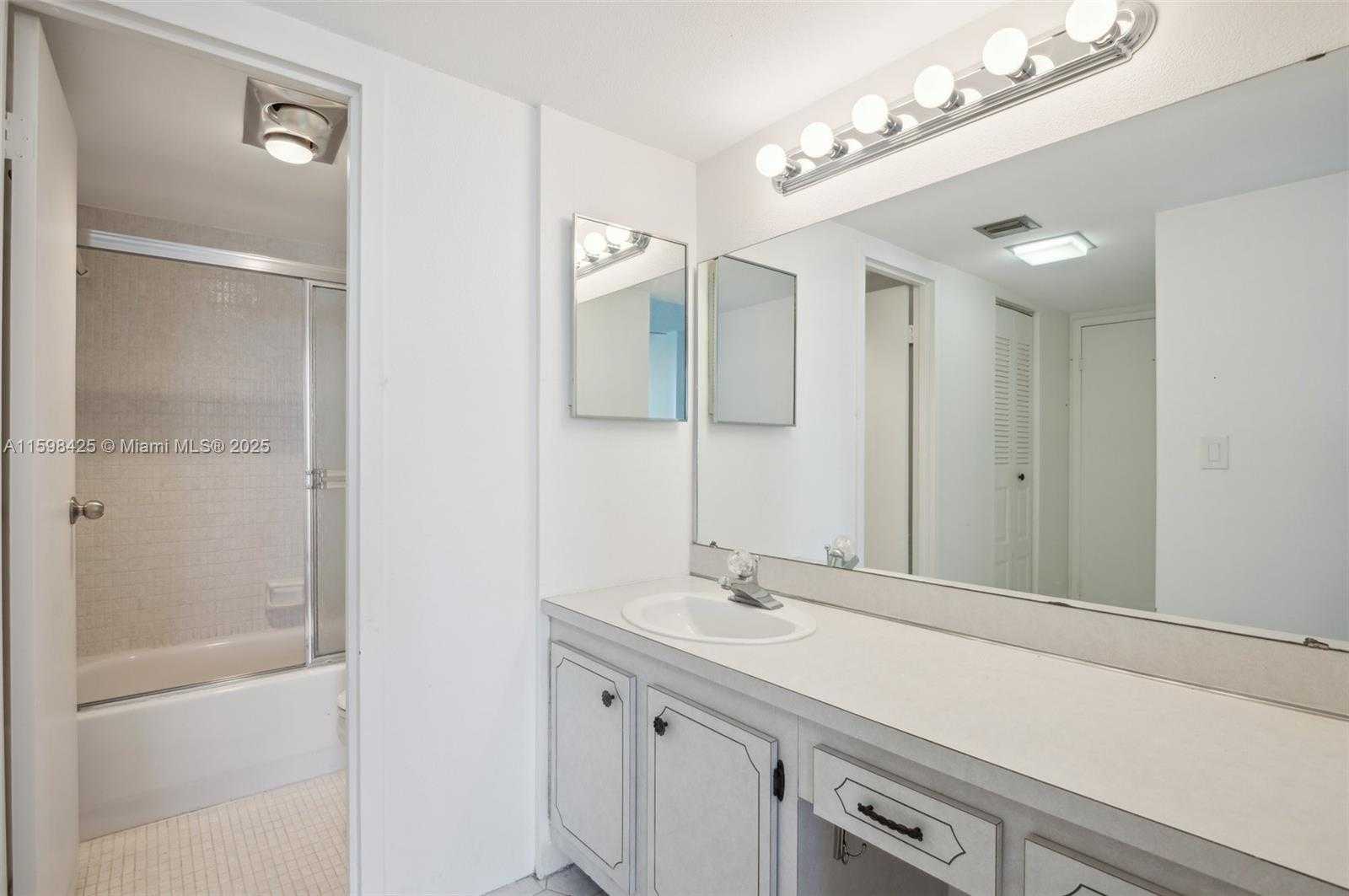 Small Image of 3675 NORTH COUNTRY CLUB DR #2502, Aventura Number 13