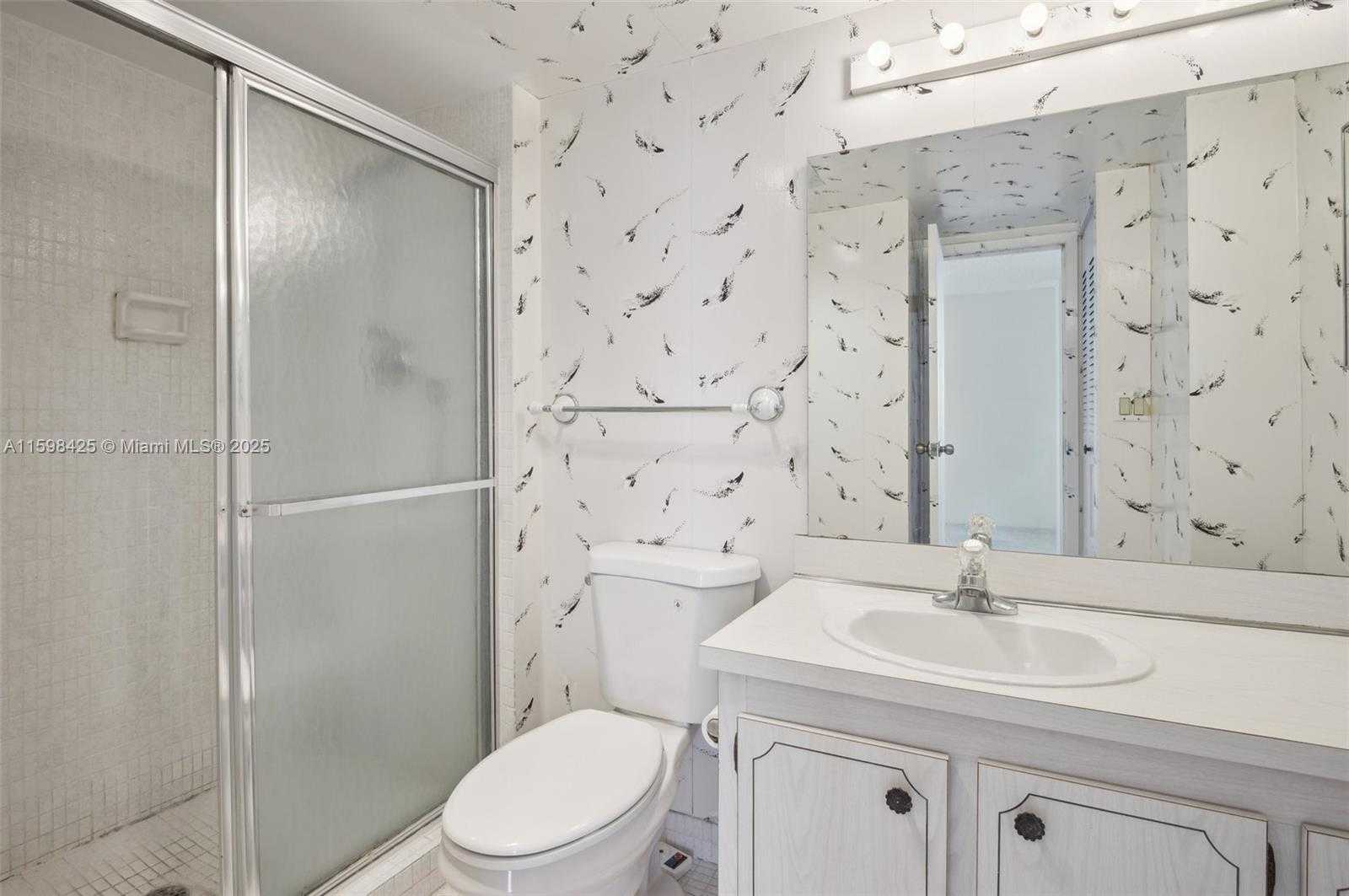 Small Image of 3675 NORTH COUNTRY CLUB DR #2502, Aventura Number 14