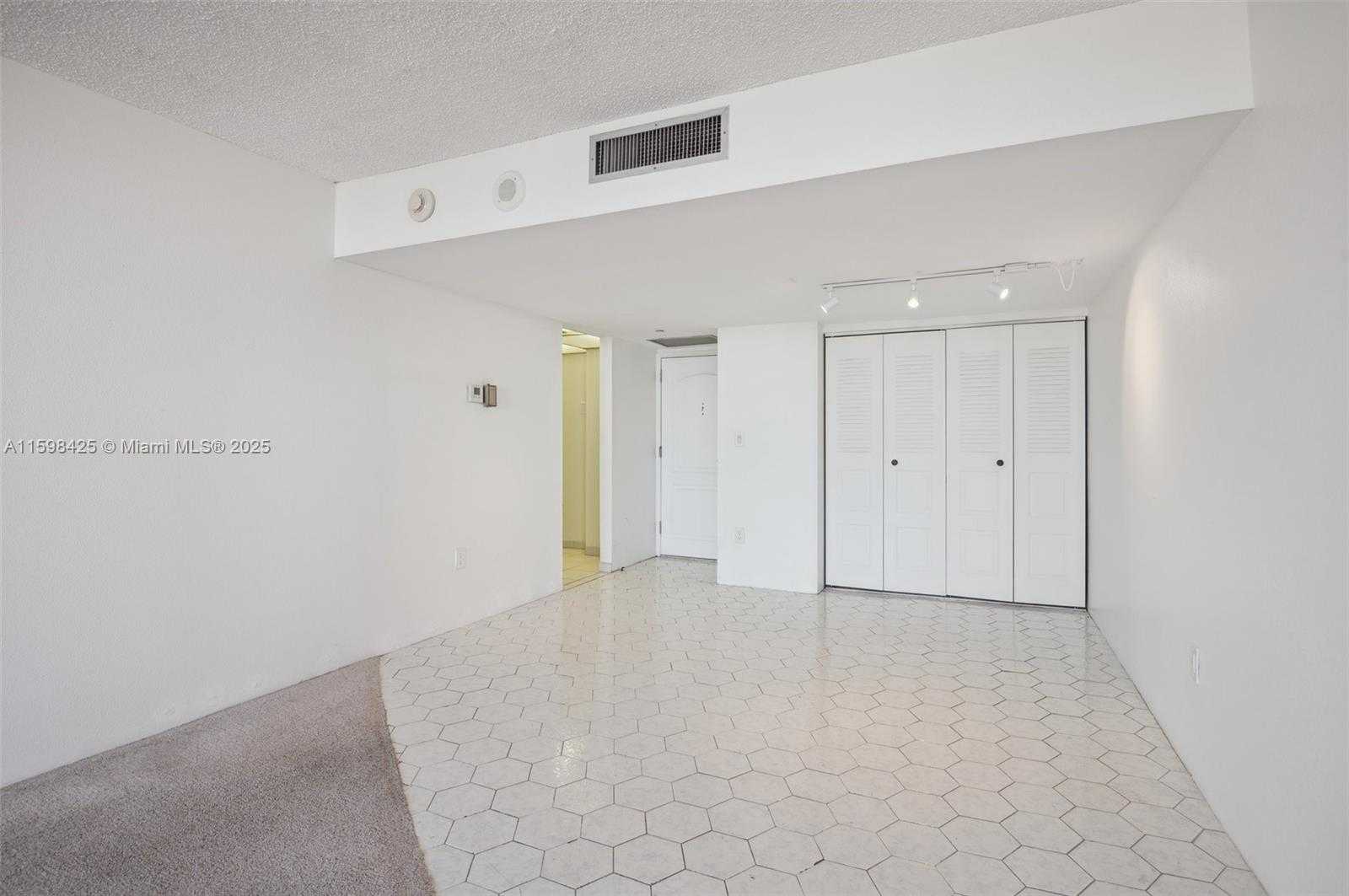 Small Image of 3675 NORTH COUNTRY CLUB DR #2502, Aventura Number 8