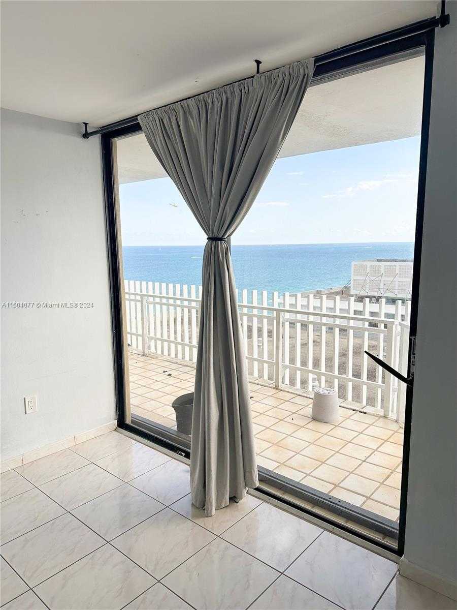 Small Image of 6061 COLLINS AVE #23B, Miami Beach Number 2