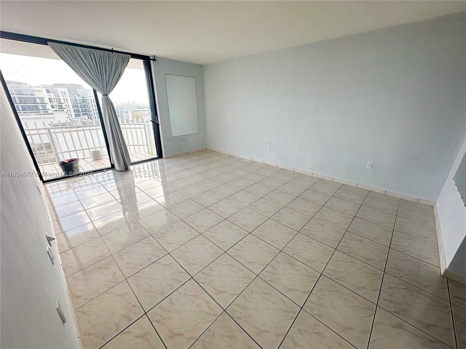 Small Image of 6061 COLLINS AVE #23B, Miami Beach Number 3