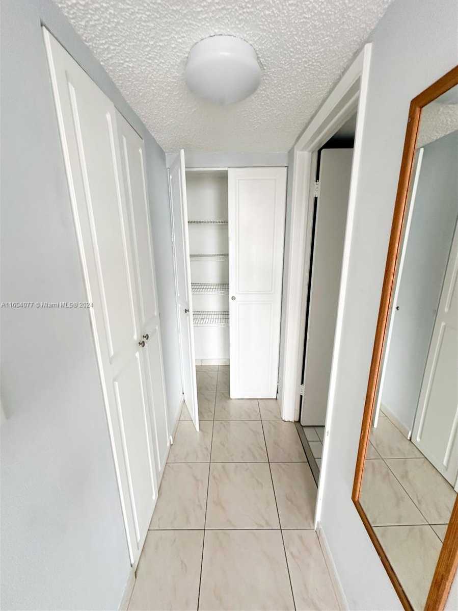 Small Image of 6061 COLLINS AVE #23B, Miami Beach Number 4