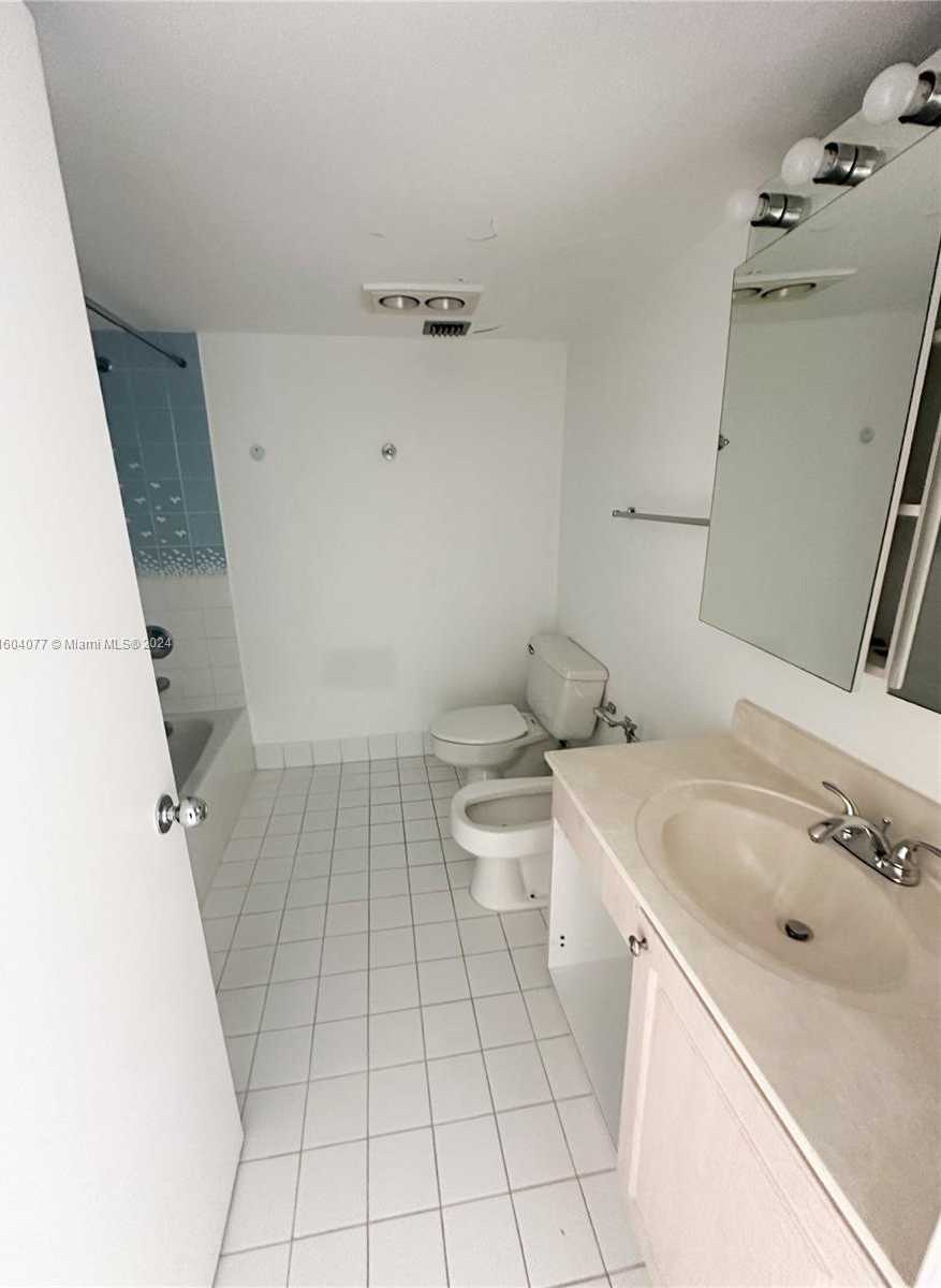 Small Image of 6061 COLLINS AVE #23B, Miami Beach Number 5
