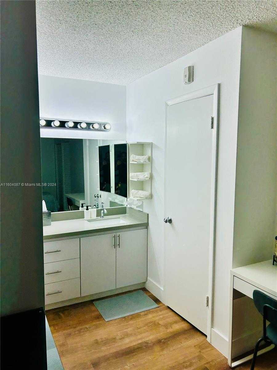 Small Image of 200 178TH DR #701, Sunny Isles Beach Number 5