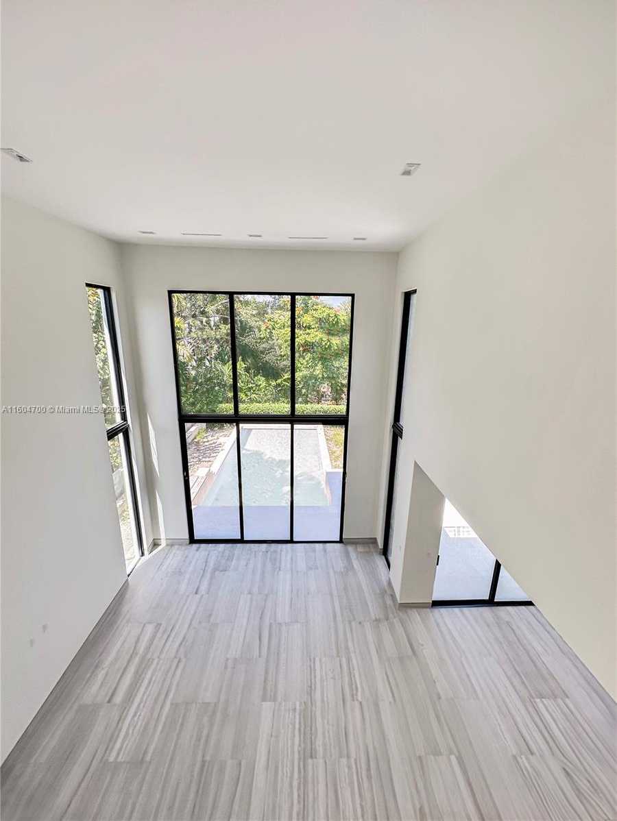 Small Image of 345 WEST 46TH ST #345, Miami Beach Number 10