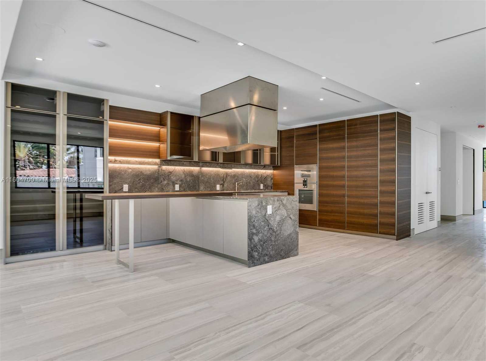 Small Image of 345 WEST 46TH ST #345, Miami Beach Number 14