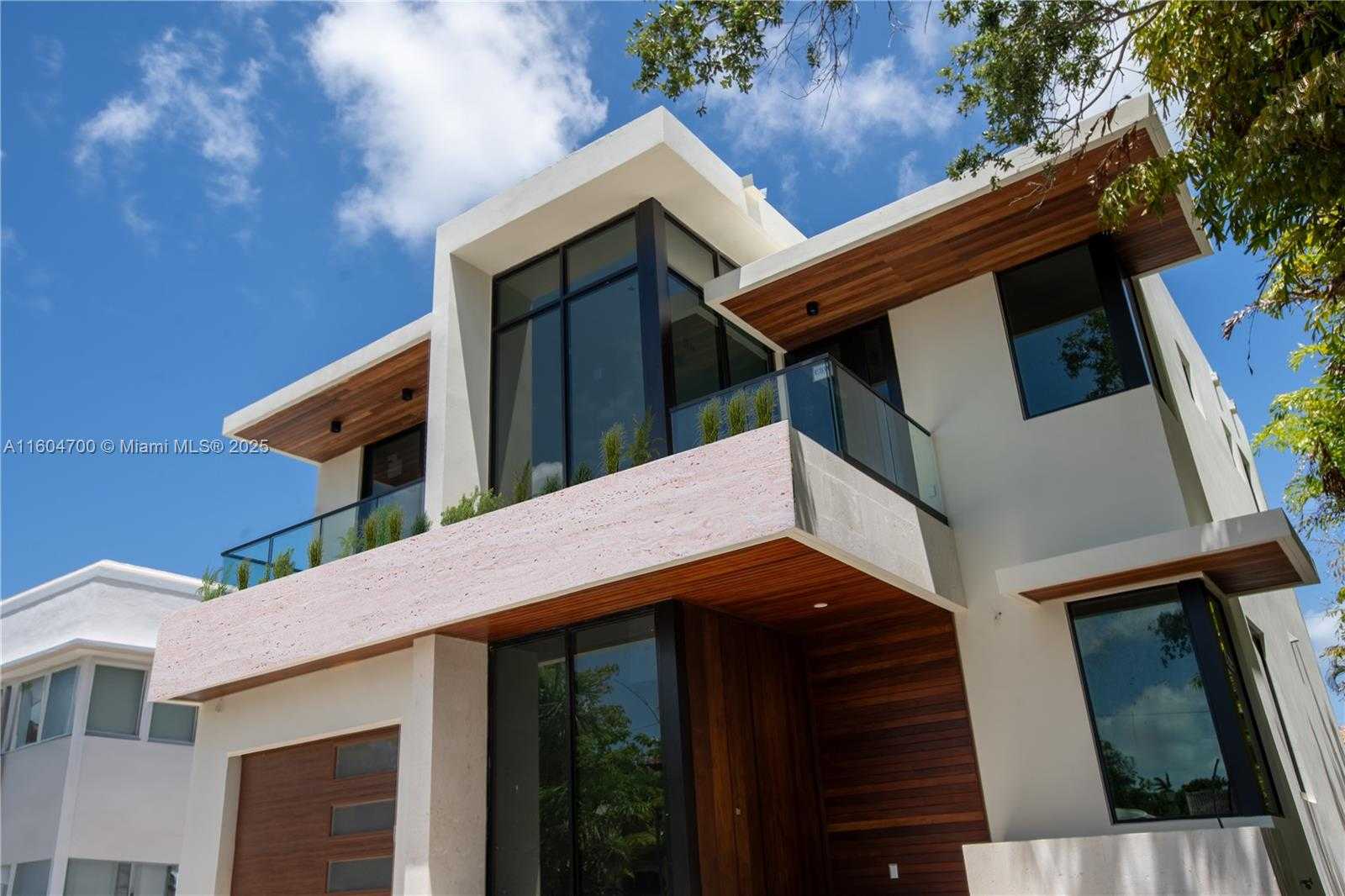 Small Image of 345 WEST 46TH ST #345, Miami Beach Number 2