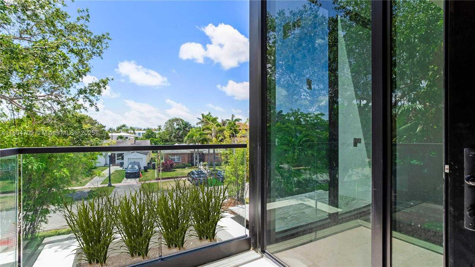 Small Image of 345 WEST 46TH ST #345, Miami Beach Number 31