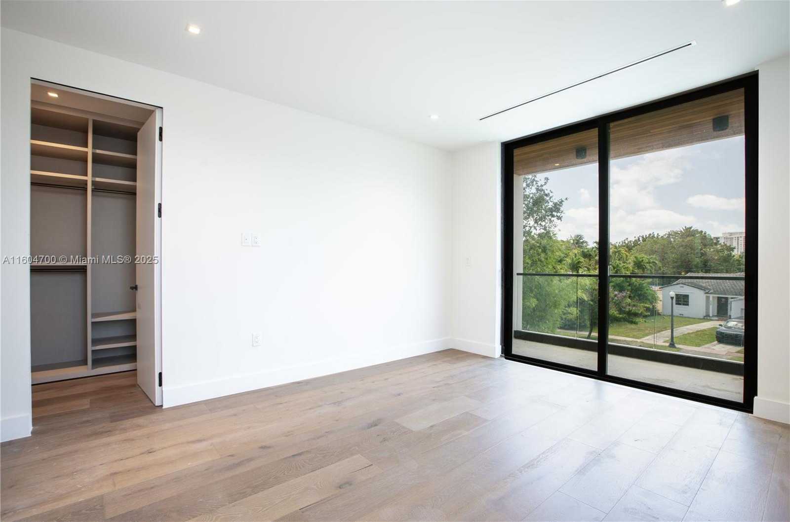 Small Image of 345 WEST 46TH ST #345, Miami Beach Number 36