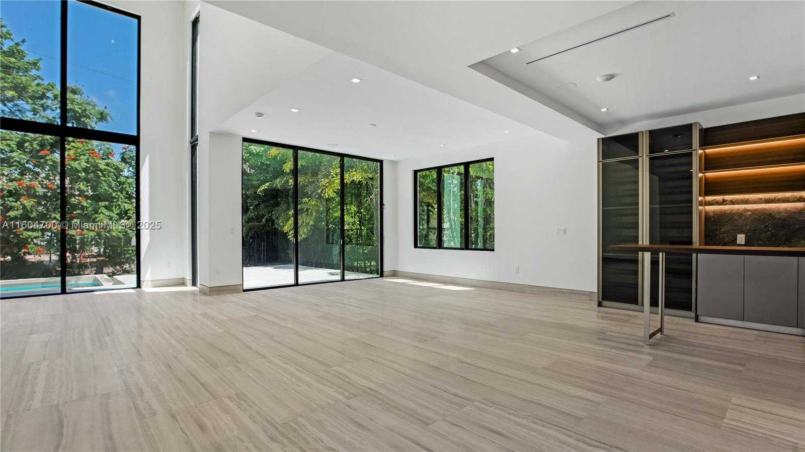 Small Image of 345 WEST 46TH ST #345, Miami Beach Number 9