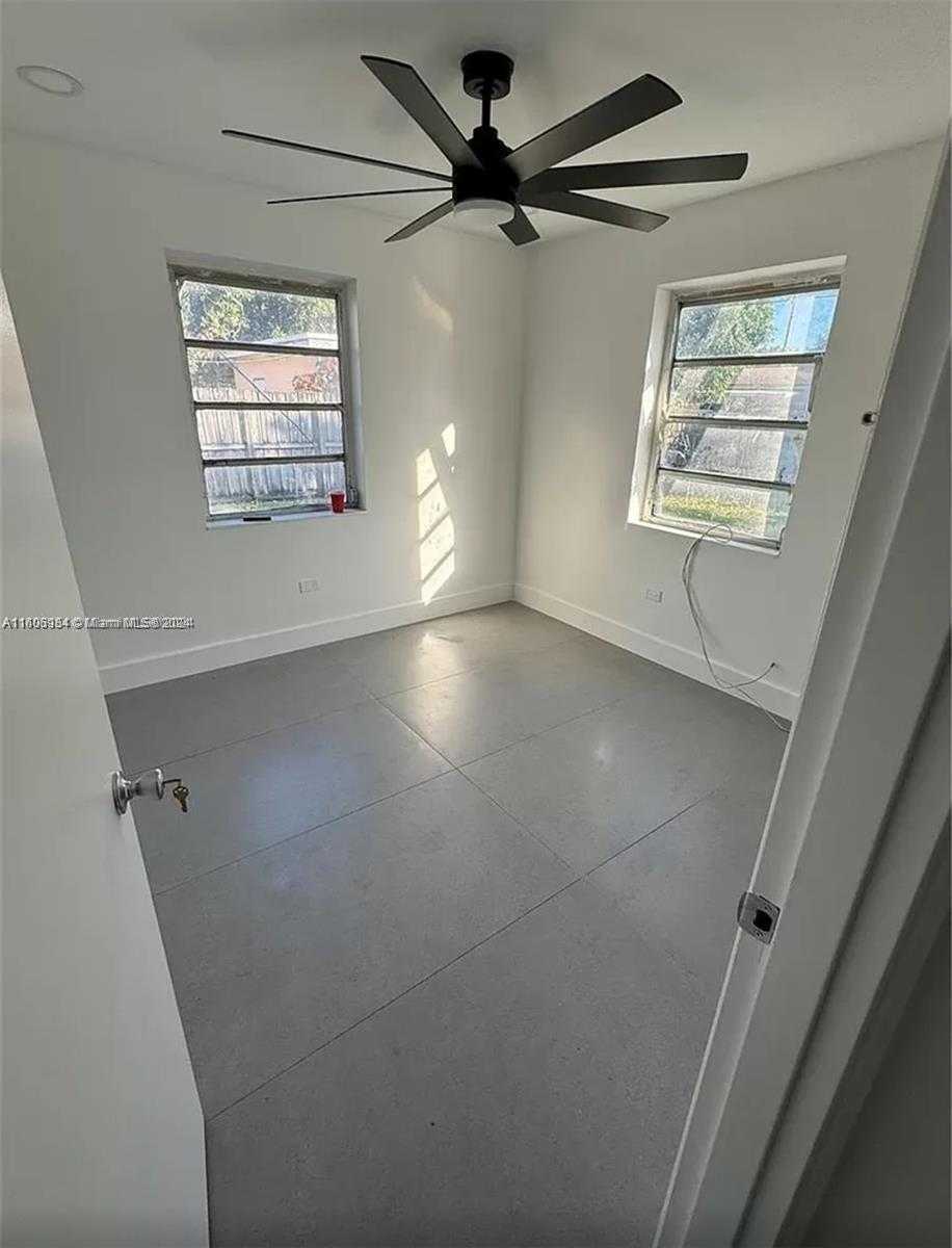 Small Image of 110 NW 120th Terrace, North Miami, FL 33168, USA Number 6