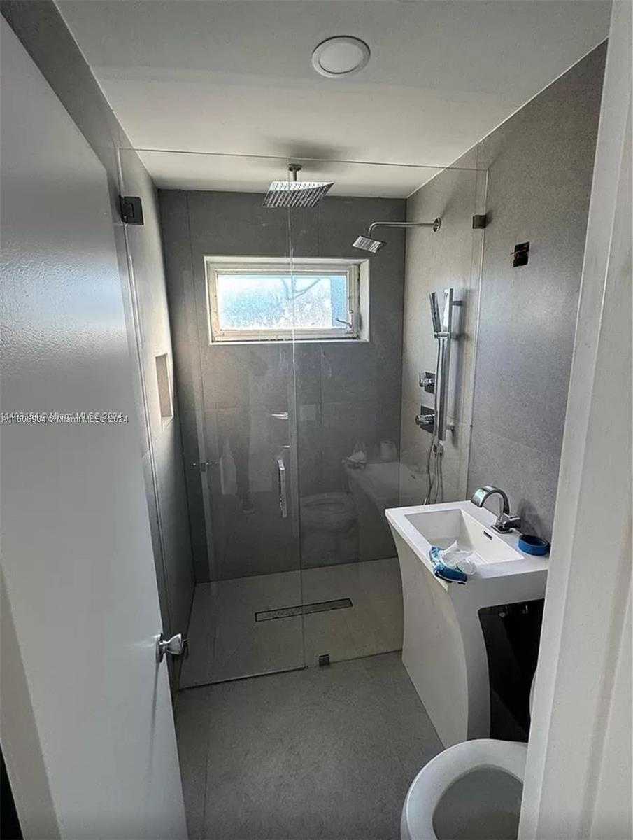 Small Image of 110 NW 120th Terrace, North Miami, FL 33168, USA Number 7