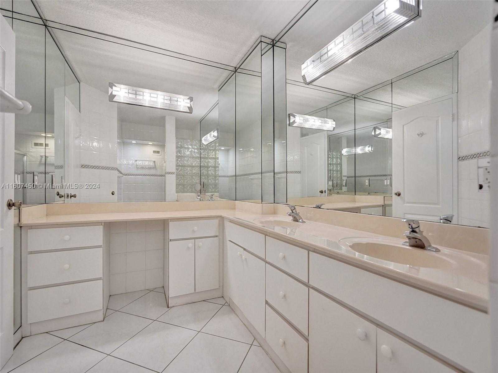 Small Image of 3725 SOUTH OCEAN DR #1506, Hollywood Number 14