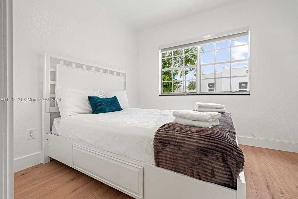 Small Image of 3902 NORTH WEST 3RD AVE, Miami Number 12