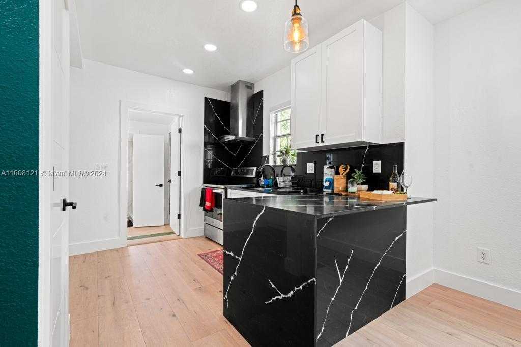 Small Image of 3902 NORTH WEST 3RD AVE, Miami Number 7