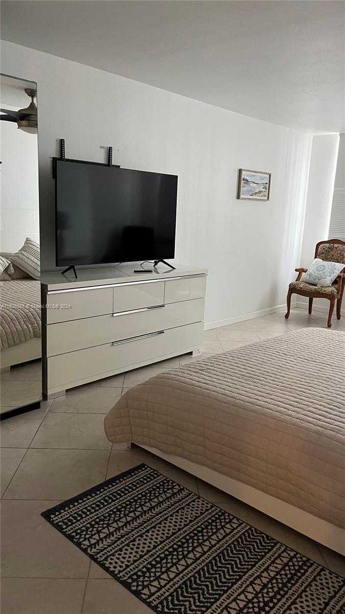 Small Image of 2751 SOUTH OCEAN DR #406S, Hollywood Number 4