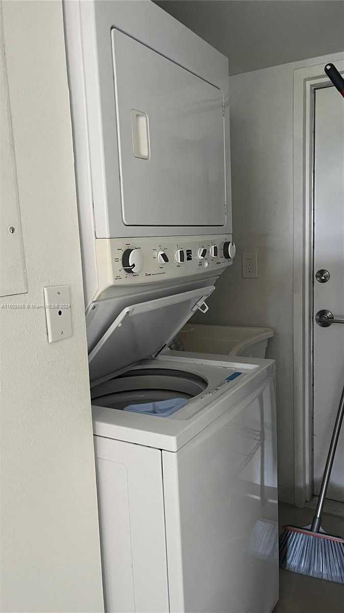 Small Image of 2751 SOUTH OCEAN DR #406S, Hollywood Number 6