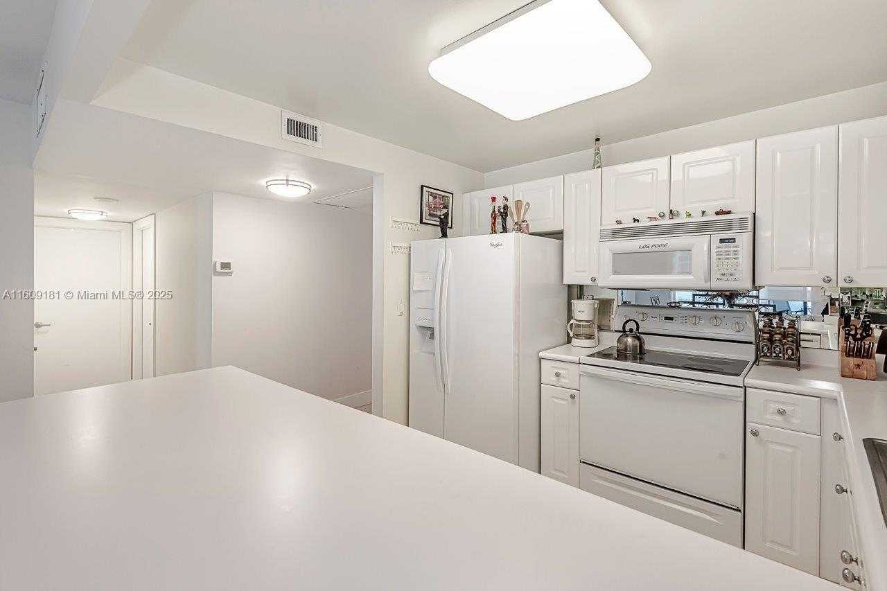 Small Image of 2301 Collins Ave, Miami Beach, FL 33139, USA Number 10