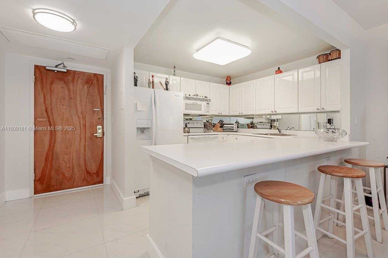 Small Image of 2301 Collins Ave, Miami Beach, FL 33139, USA Number 11