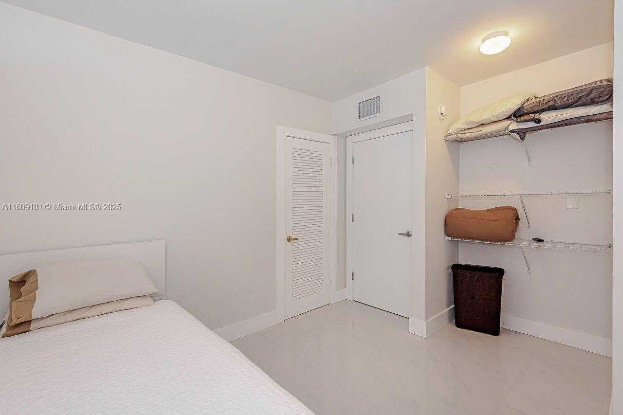 Small Image of 2301 Collins Ave, Miami Beach, FL 33139, USA Number 17