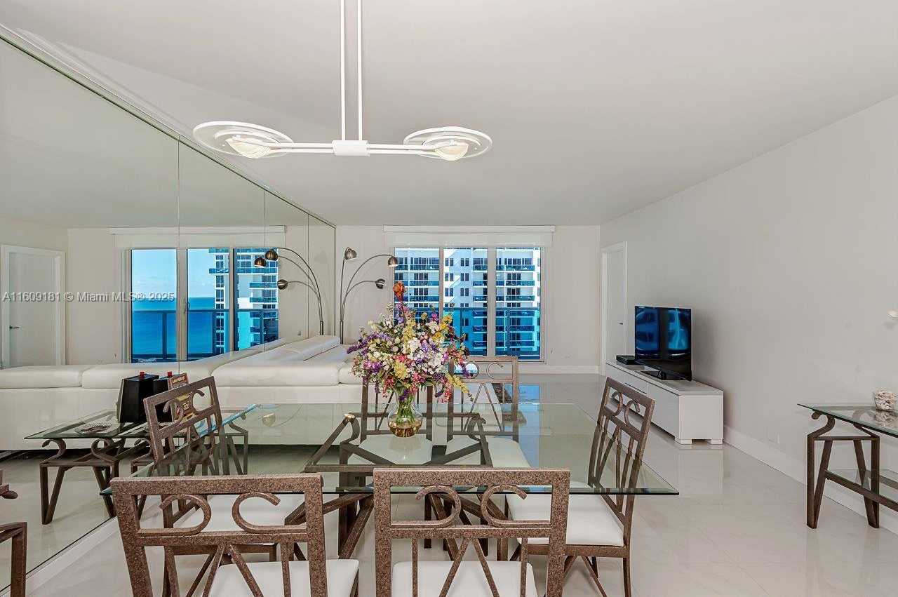 Small Image of 2301 Collins Ave, Miami Beach, FL 33139, USA Number 2