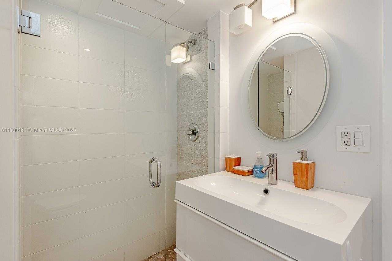 Small Image of 2301 Collins Ave, Miami Beach, FL 33139, USA Number 24
