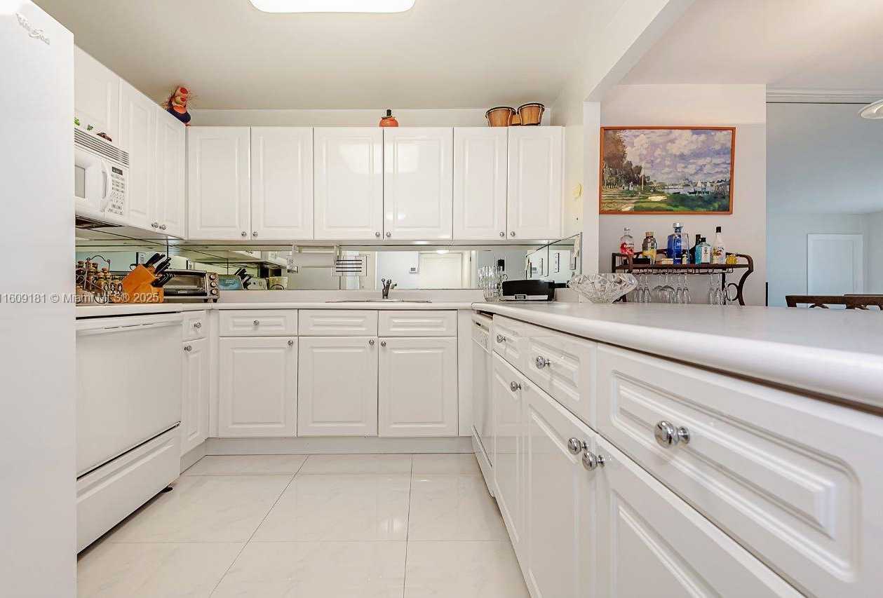 Small Image of 2301 Collins Ave, Miami Beach, FL 33139, USA Number 26