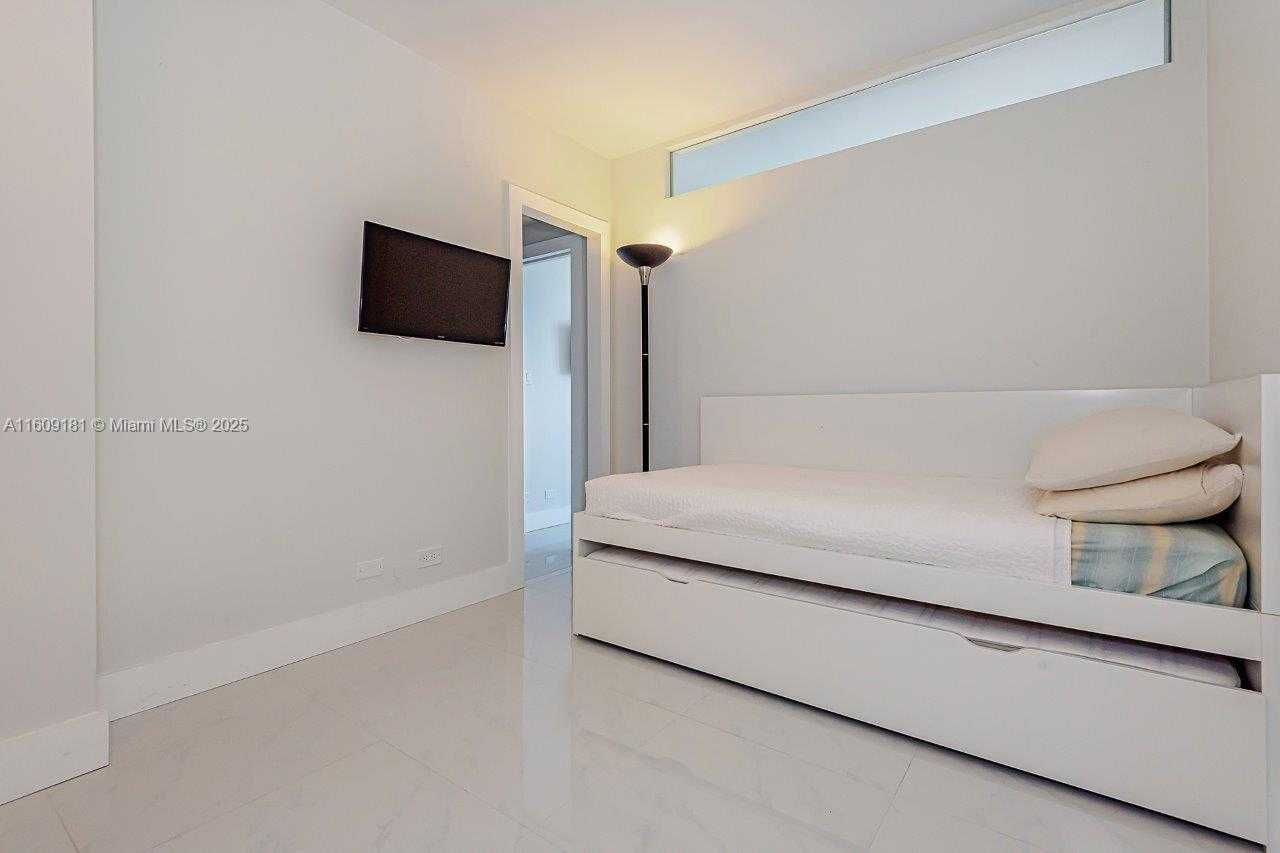 Small Image of 2301 Collins Ave, Miami Beach, FL 33139, USA Number 29